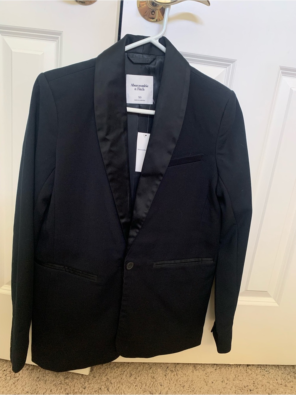 Abercrombie & Fitch Black Satin-Trim Single-Button Blazer